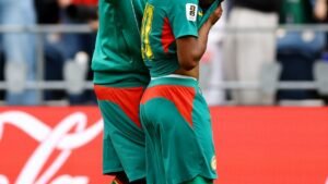 مدرب بلا عقد وحفلات صاخبة.. فضائح تهز منتخب السنغال بعد الخروج من المونديال