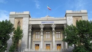 الخارجية الإيرانية تتهم واشنطن باستغلال أحداث السفن ذريعة للتصعيد مع طهران