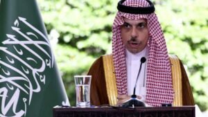 وزير الخارجية السعودي لعراقجي: المملكة حريصة على مواصلة دورها في إحلال الأمن والاستقرار