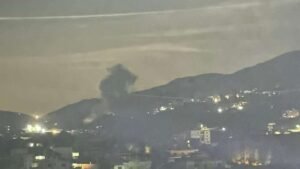 الجيش الإسرائيلي ينفذ تفجيرات وقصفا جنوبي لبنان