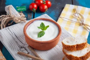 منها الزبادي… 9 أطعمة مخمّرة تدعم صحة الأمعاء
