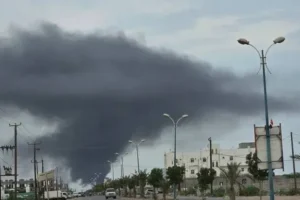 هجوم حوثي واسع يستهدف ميناء المخا