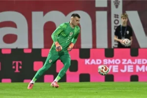 برشلونة يتعاقد مع الحارس الكرواتي ليفاكوفيتش حتى 2030