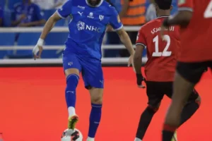 بنزيمة والهلال… مفاوضات ساخنة و«انفصال بالتراضي»