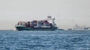 سفينة حاويات كورية جنوبية تبحر إلى أوروبا عبر الطريق البحري الشمالي لأول مرة