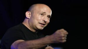بينيت: بائع مثلجات كرواتي رفض بيع الآيس كريم لابنتي لأنها إسرائيلية