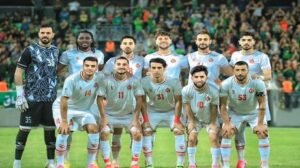 مشهد مرعب.. لاعب يتعرض لكسر في الساق بالدوري العراقي (فيديو)