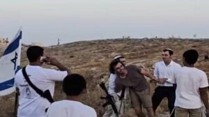 بريطانيا تتحرك لإنقاذ ناشطها المعتقل في الضفة الغربية (فيديو)