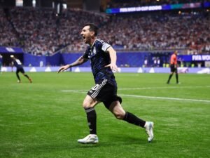 الأرجنتين تخلّد فوزها الدرامي على إنجلترا في نصف نهائي مونديال 2026 (فيديو)
