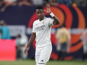 إشارة صادمة من فينيسيوس تعزز تكهنات رحيله عن ريال مدريد