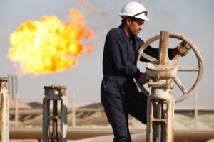 "بدائلنا ترقيعية".. العراق يقر بحجم المأزق النفطي جراء أزمة هرمز
