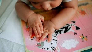 لماذا لا يتعلم طفلك من المرة الأولى.. هل يستخدم دماغه استراتيجية مختلفة؟