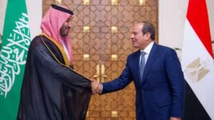 السيسي يودع ولي العهد السعودي بعد زيارته للقاهرة… فيديو