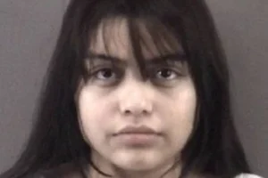 الولايات المتحدة: اتهام فتاة بمساعدة منفّذي هجوم مسجد سان دييغو
