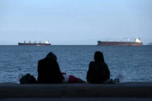 تركيا: غرق سفينة شحن في بحر مرمرة وفقدان عشرة بحارة