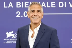 بعد اتهامه بمعاداة السامية… جورج كلوني وأكثر من 170 فناناً يدافعون عن مارك روفالو