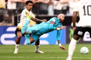 نيمار ينتقد أرضية ملعب سانتوس بعد الخسارة من بالميراس في كأس البرازيل