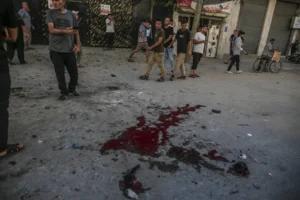 عمليات إسرائيل و«العصابات» تعزز حجة رافضي حصر السلاح داخل «حماس»