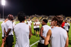 الدوري السعودي: صراع ساخن بين القادسية والأهلي