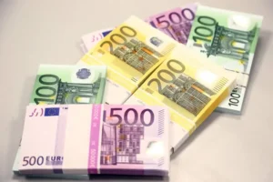 عوائد سندات اليورو تستقر قبيل قرار «المركزي الأوروبي» بشأن الفائدة