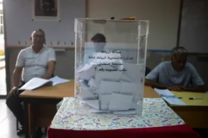 المغاربة يصوتون في انتخابات تحدد شكل الحكومة قبل كأس العالم
