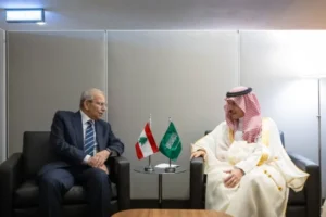 وزير الخارجية السعودي ورئيس الوزراء اللبناني يستعرضان العلاقات الثنائية ومستجدات المنطقة