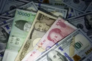 أسواق السندات العالمية تتأهب لحقبة من الفائدة المرتفعة لفترة أطول