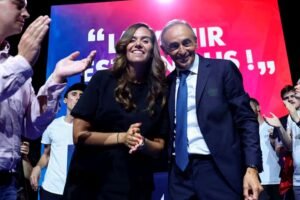 الروبوتات هي البديل.. زمور يحلم بفرنسا بلا مهاجرين