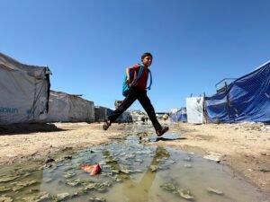 مدارس غزة قرب "الخط الأصفر".. ماذا يخسر الطلبة قبل أن تبدأ الحصة؟
