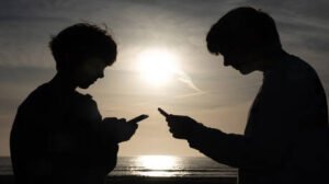 تأثير الاستخدام المبكر لوسائل التواصل الاجتماعي على الصحة النفسية للمراهقين