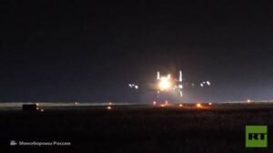 مقاتلة "سو-34" الروسية تستهدف مواقع الجيش الأوكراني