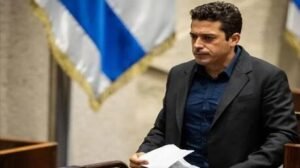 وزير إسرائيلي يتهم النخب الأوروبية بالإفراط في التعاطف مع الحركات الإسلامية والفلسطينيين