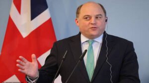وزير الدفاع البريطاني الأسبق يدعو لندن لإسقاط المسيرات الروسية فوق الأراضي الأوكرانية