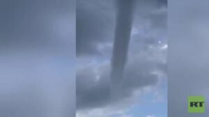 لبنان.. مشاهد لزوبعة بحرية كبيرة في خلدة