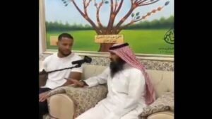 قطر.. لاعب نيجيري يشهر إسلامه (فيديو)