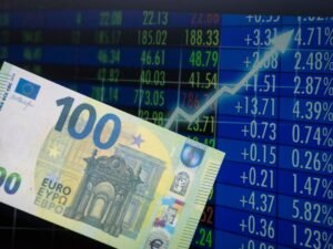 النشاط التجاري بمنطقة اليورو يخالف التوقعات وينمو بقوة