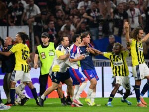 اليويفا يوقع عقوبات مزدوجة على الغندوزي وغرينوود ثنائي فنربخشة التركي