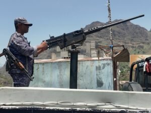 معارك تعز ولحج ومأرب.. مقتل 13 جنديا من الجيش و19 حوثيا بينهم قيادي
