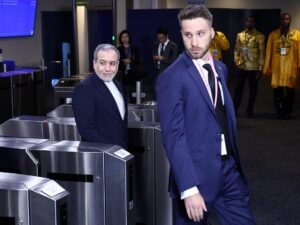 إيران مباشر.. عراقجي يجتمع بالمبعوثَين الأمريكيين وترمب يتوقع اتفاقا قريبا
