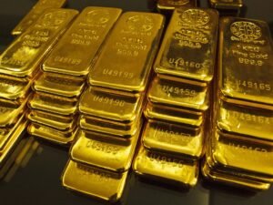 الذهب يتراجع وسط مخاوف التضخم وارتفاع النفط