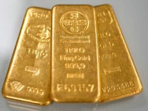 الذهب والدولار في تراجع مع ترقب بيانات التضخم وقرار الفائدة