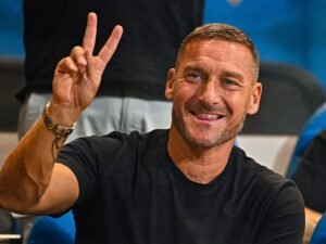ناديان أرادا ضمه في سن الـ48.. توتي يكشف سر رفضه العودة للملاعب