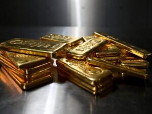 الذهب يرتفع مع تراجع الدولار وعوائد السندات