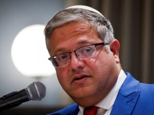 بن غفير يطالب بوزارة الدفاع ويضع خطة لنزع سلاح السلطة وتشجيع هجرة الفلسطينيين