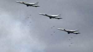 الدفاع الروسية: قاذفات "تو-22 إم3" تدمر سفنا لعدو افتراضي خلال تدريبات "تسينتر-2026"