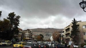 إعلام: قتلى وجرحى جراء استهداف حافلة وسط سوريا