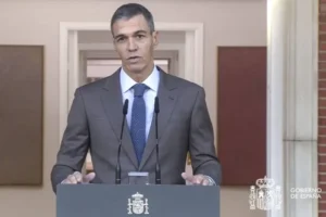 رئيس وزراء إسبانيا يدعو إلى انتخابات مبكرة
