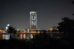 معارض مصري يتظاهر في هولندا ويعيد أزمة «حصار السفارات»
