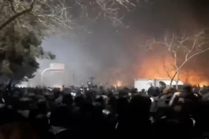 إيران تشدد قبضتها بعد الاحتجاجات بإعدامات وقيود رقمية