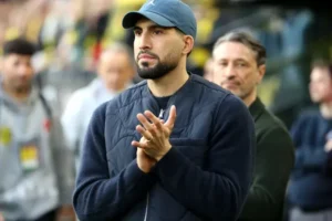 إيمري تشان لاعب دورتموند يخضع لجراحة جديدة خلال فترة التأهيل من الإصابة